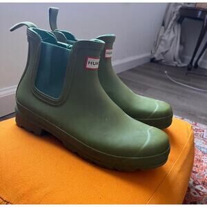 Hunter Original Commando Chelsea Rain Boot Women. Size 7. Utility green.